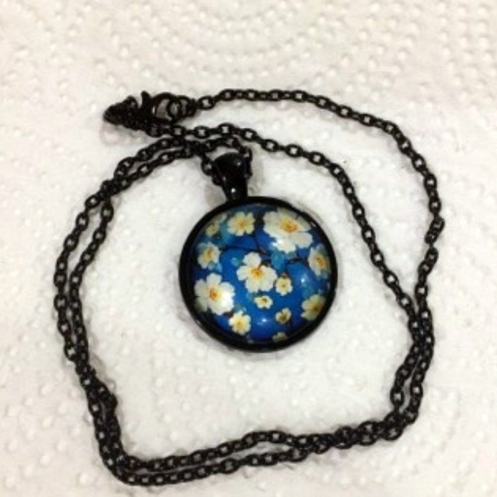 Pretty Daisy Necklace, NWOT